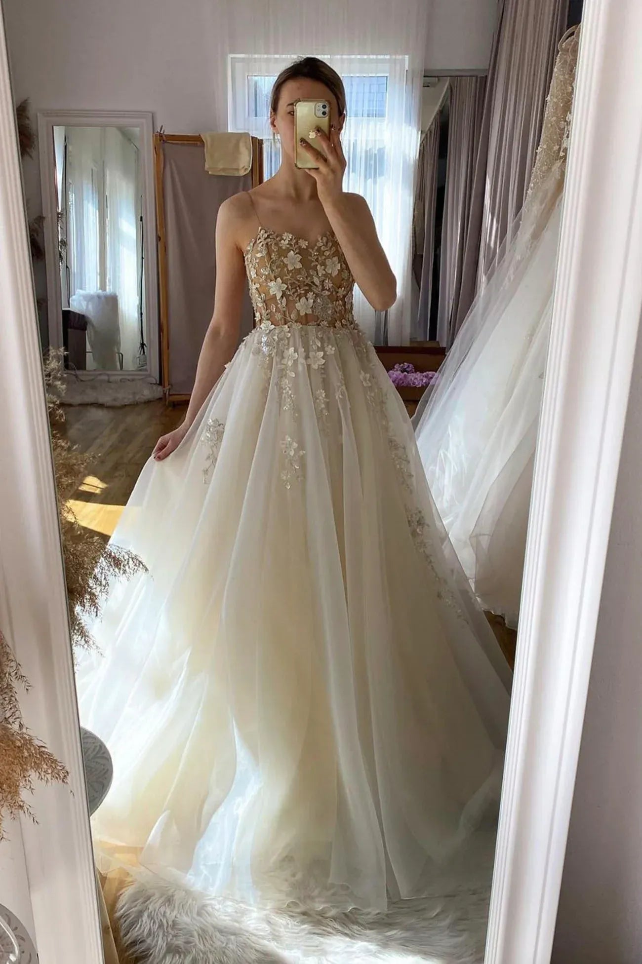 Enchanting Tulle Floor-Length Evening Dress Ivory Sweetheart Spaghetti-Strap Formal Women