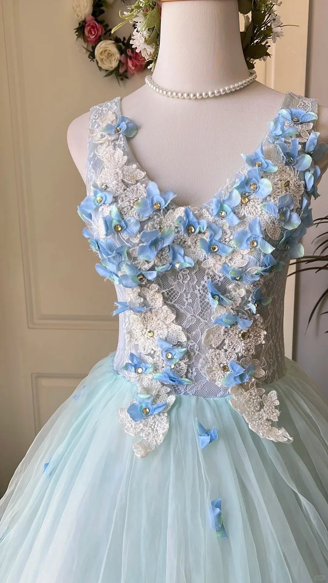 Ethereal Ballgown V-Neck Sleeveless Floral-Accented Mint Maxi Prom Dress for Women Custom