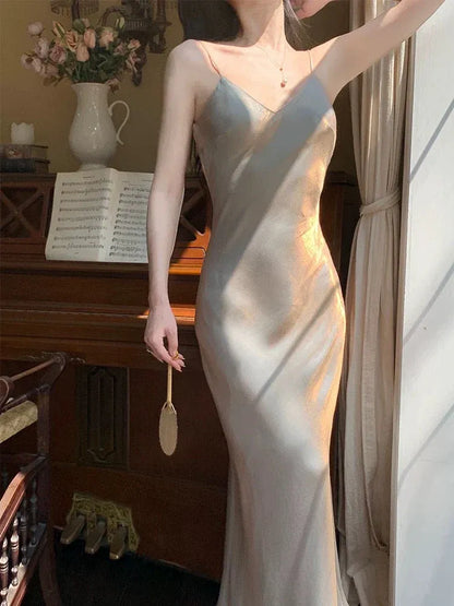 Ethereal Mermaid V-Neck Sleeveless Shimmering Champagne Maxi Prom Dress for Women Hot Sale