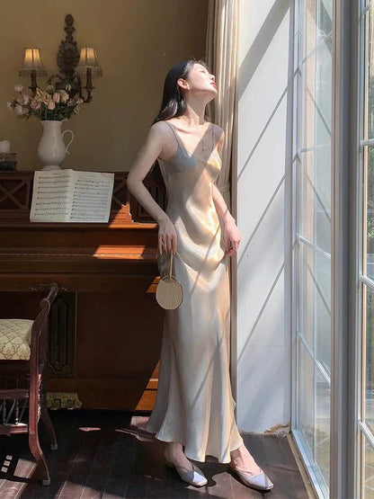 Ethereal Mermaid V-Neck Sleeveless Shimmering Champagne Maxi Prom Dress for Women Hot Sale
