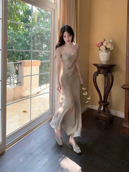 Ethereal Mermaid V-Neck Sleeveless Shimmering Champagne Maxi Prom Dress for Women Hot Sale