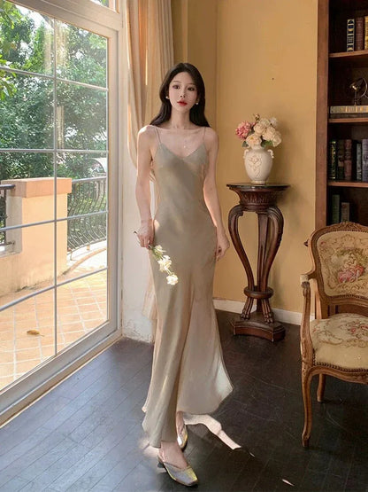 Ethereal Mermaid V-Neck Sleeveless Shimmering Champagne Maxi Prom Dress for Women Hot Sale
