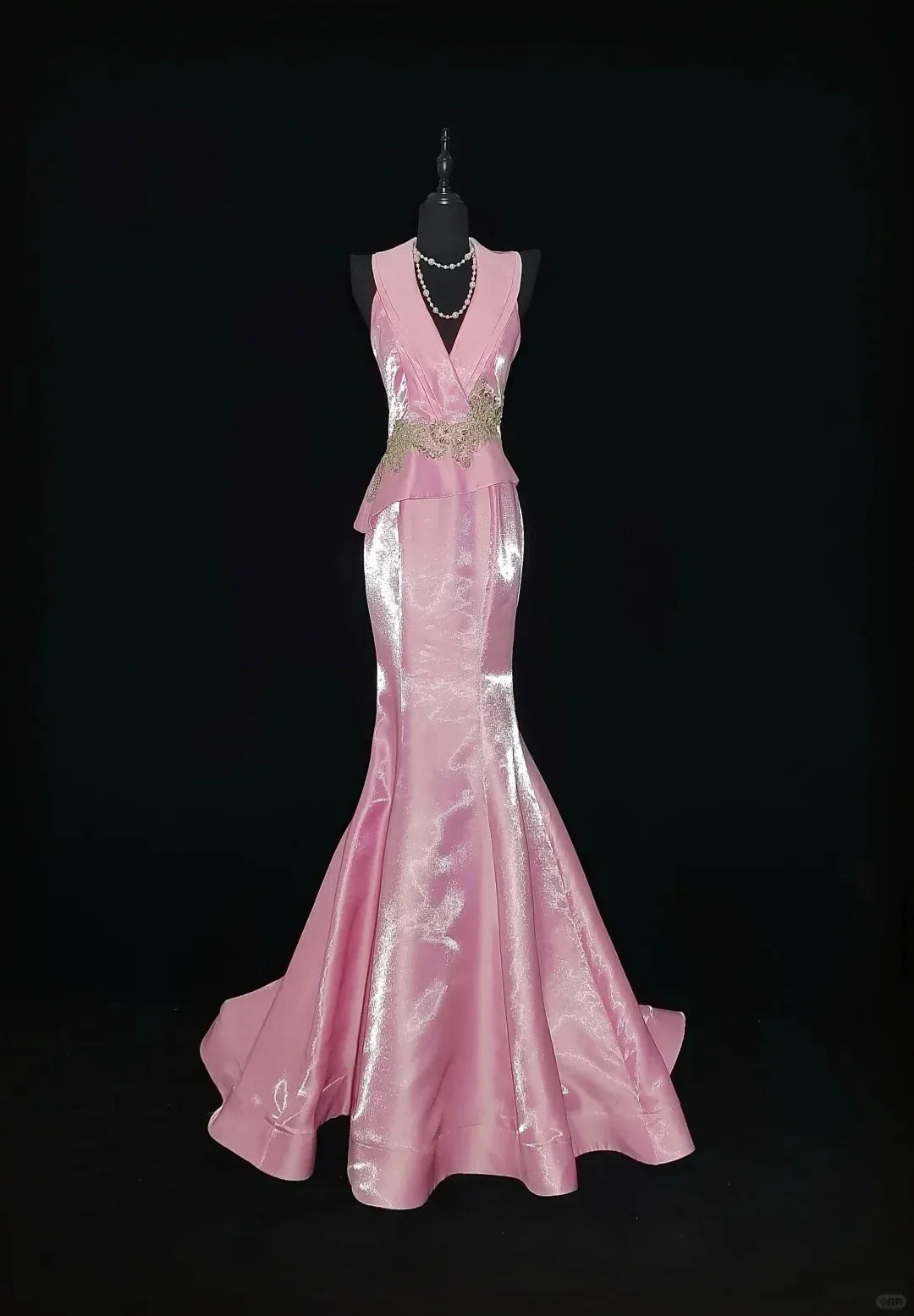 Exquisite Mermaid V Neck Sleeveless Pleated Backless Satin Floor-Length Prom Dress