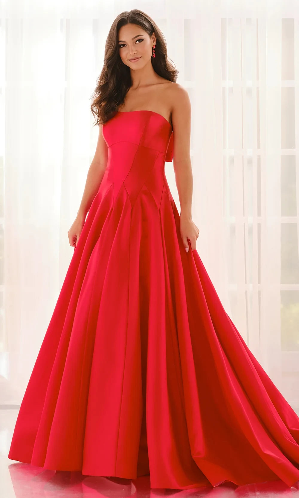 Exquisite Tailoring A-Line Strapless Bow-Back Pleated Red Floor-Length Prom Dress