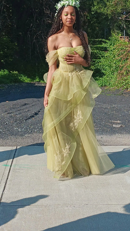 Glamorous A-Line Corset Sleeveless Tulle Appliques Floor-Length Prom Dress