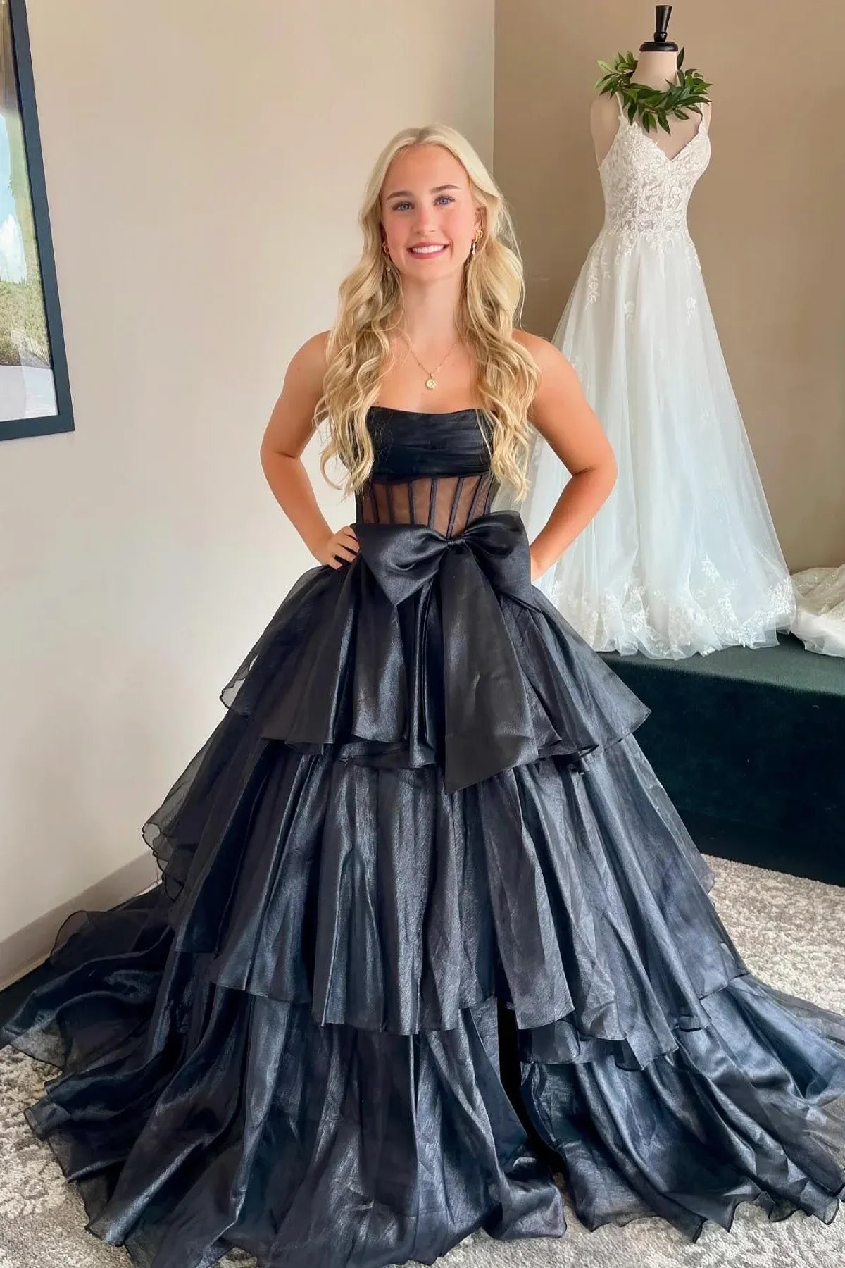 Glamorous A-line Strapless Sleeveless Tulle Bow Floor-Length Prom Dress