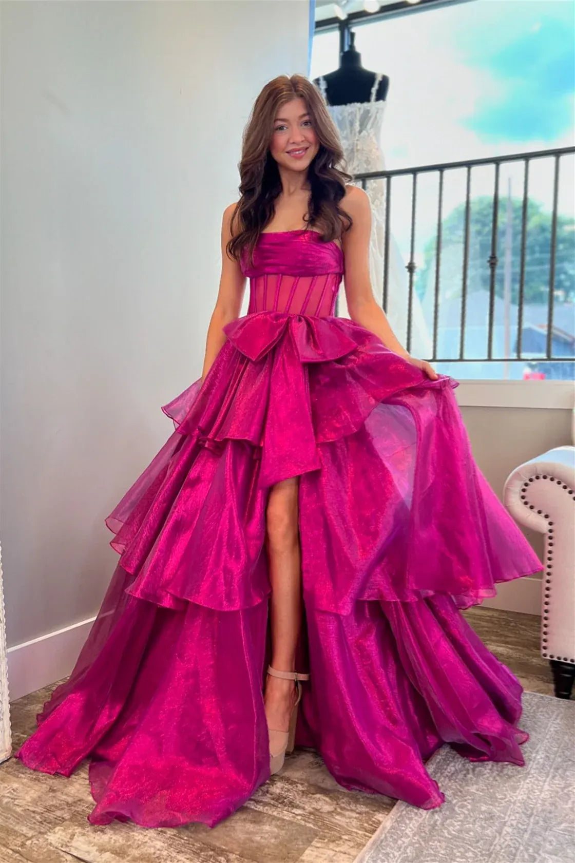 Glamorous A-line Strapless Sleeveless Tulle Bow Floor-Length Prom Dress