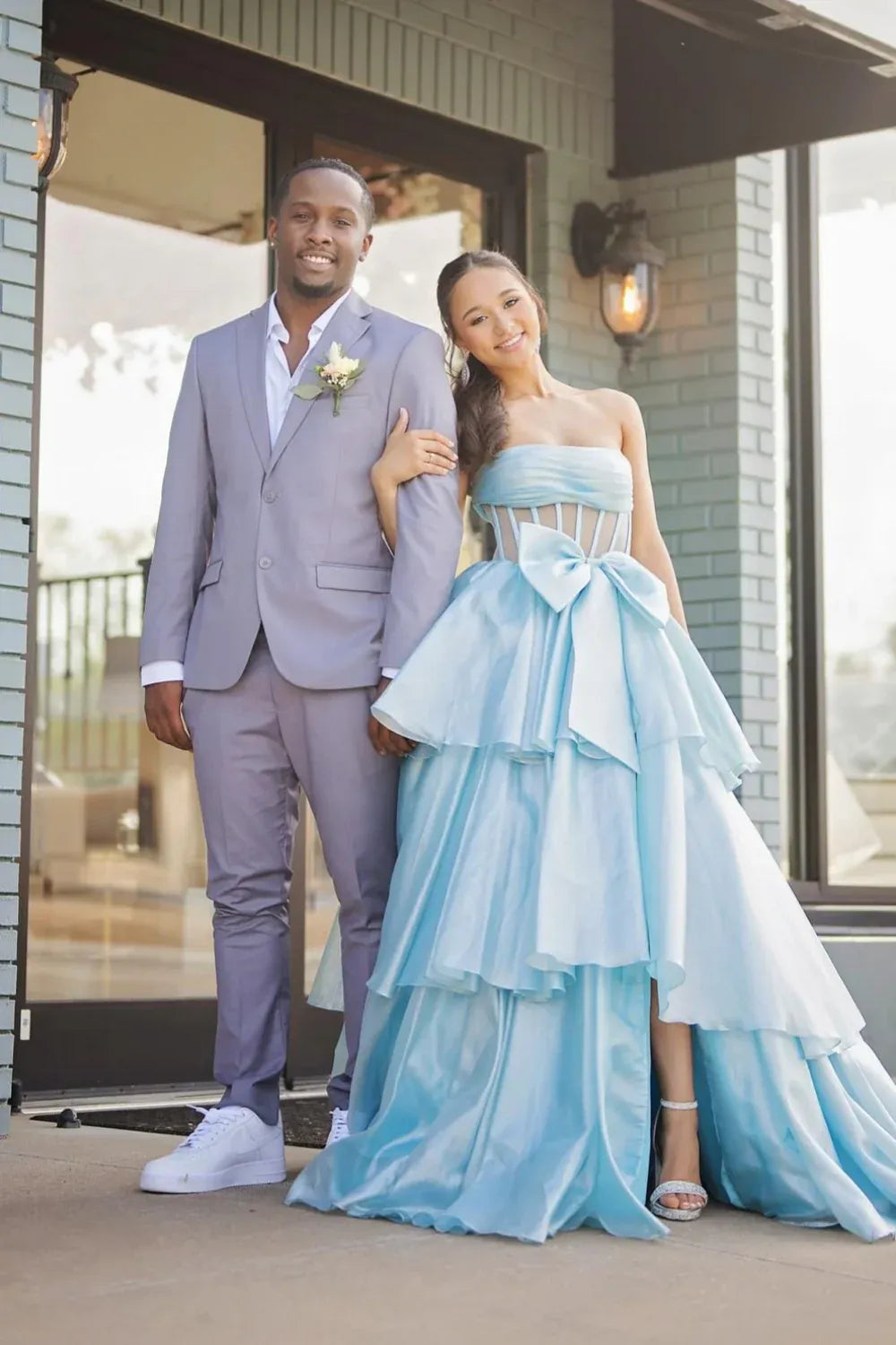 Glamorous A-line Strapless Sleeveless Tulle Bow Floor-Length Prom Dress