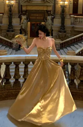 Glamorous Flowy Strapless Sleeveless Ruched Gold Maxi Prom Dress for Women Custom