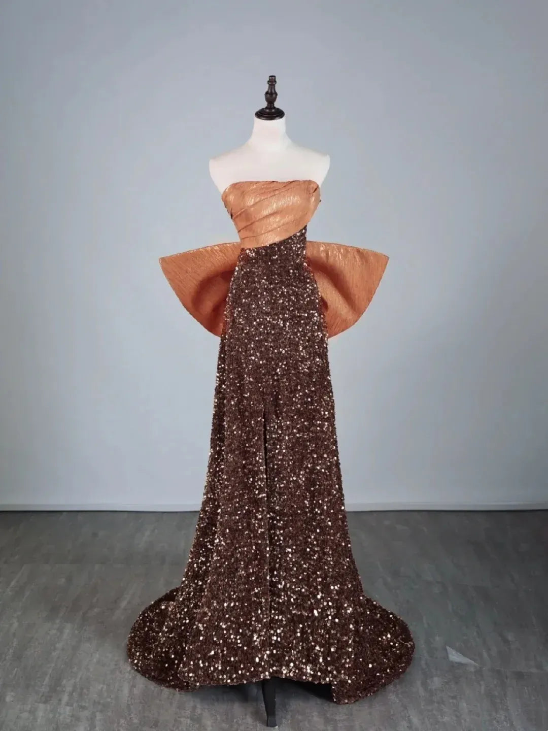 Glamorous Mermaid Strapless Sweetheart Lace-Up Back Floor-Length Sequin Evening Gown