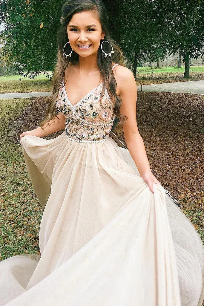 Glamorous Tulle Floor-Length Evening Dress Champagne Deep V-Spaghetti-Strap Formal Women