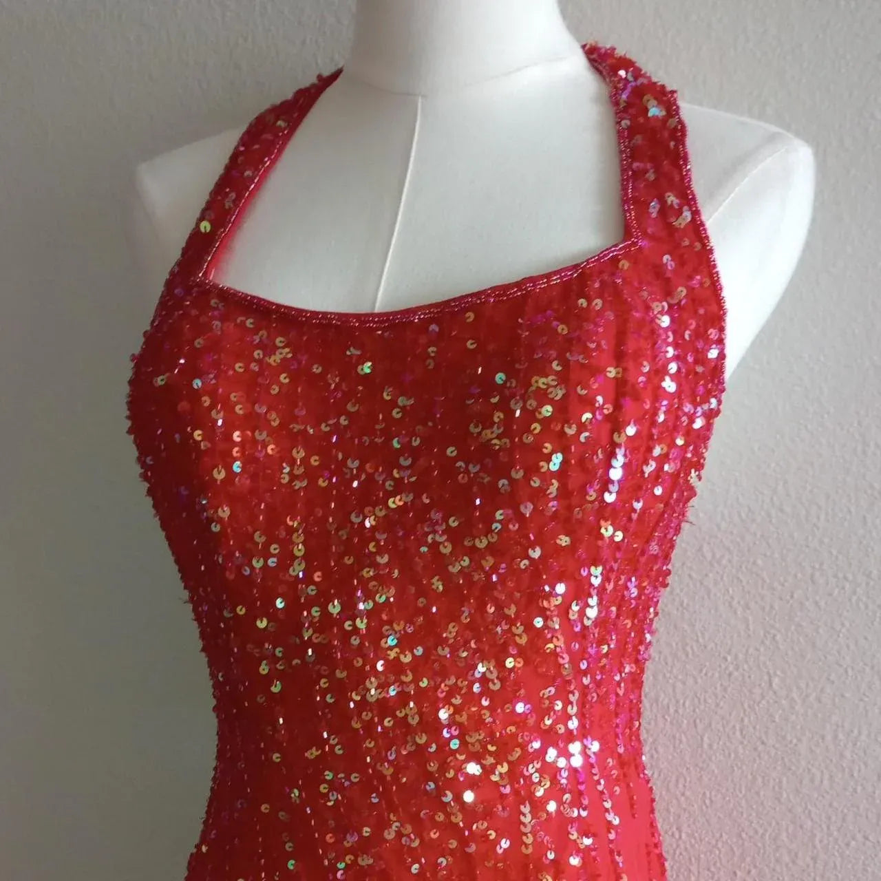 Gorgeous A-Line Halter Neck Backless Knee-Length Prom Dress