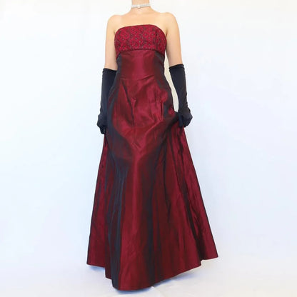 Graceful A-Line Strapless Sleeveless Pleated Lace Floor-Length Prom Dress