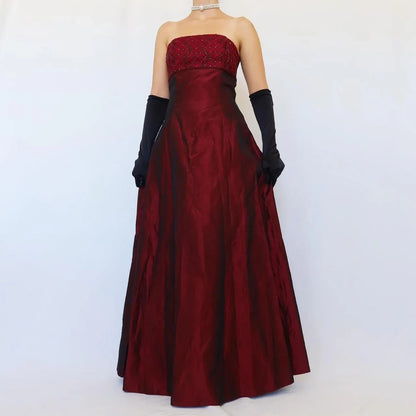 Graceful A-Line Strapless Sleeveless Pleated Lace Floor-Length Prom Dress