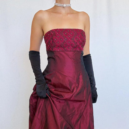 Graceful A-Line Strapless Sleeveless Pleated Lace Floor-Length Prom Dress