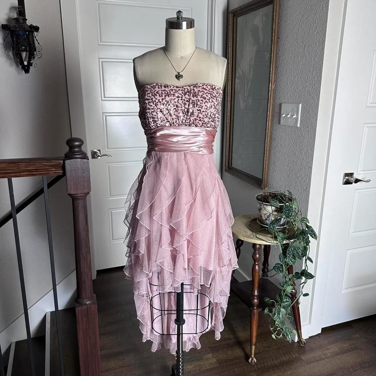 Graceful A-Line Strapless Sleeveless Pleated Sequins Short-Mini Homecoming Dress