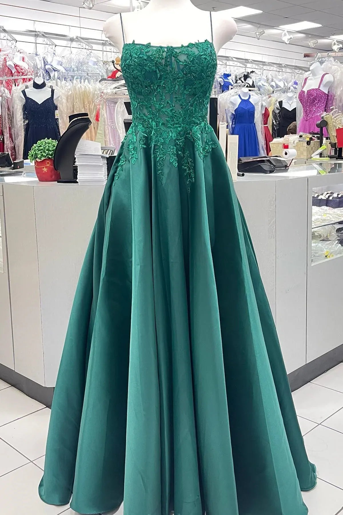 Graceful A-line Spaghetti Straps Sleeveless Satin Appliques Floor-Length Prom Dress