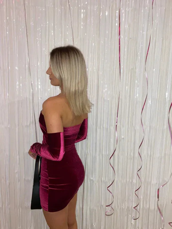 Graceful Off Shoulder Long Sleeve Bodycon Pleated Velvet Short-Mini Homecoming Dress