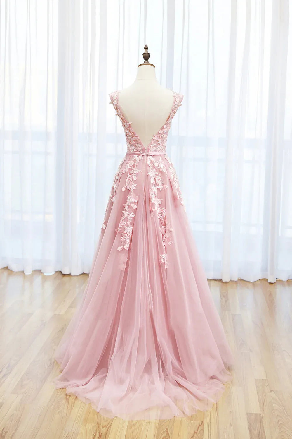 Lovely A-Line Scoop-Neck Sleeveless Open Back Floor-Length Prom Dress