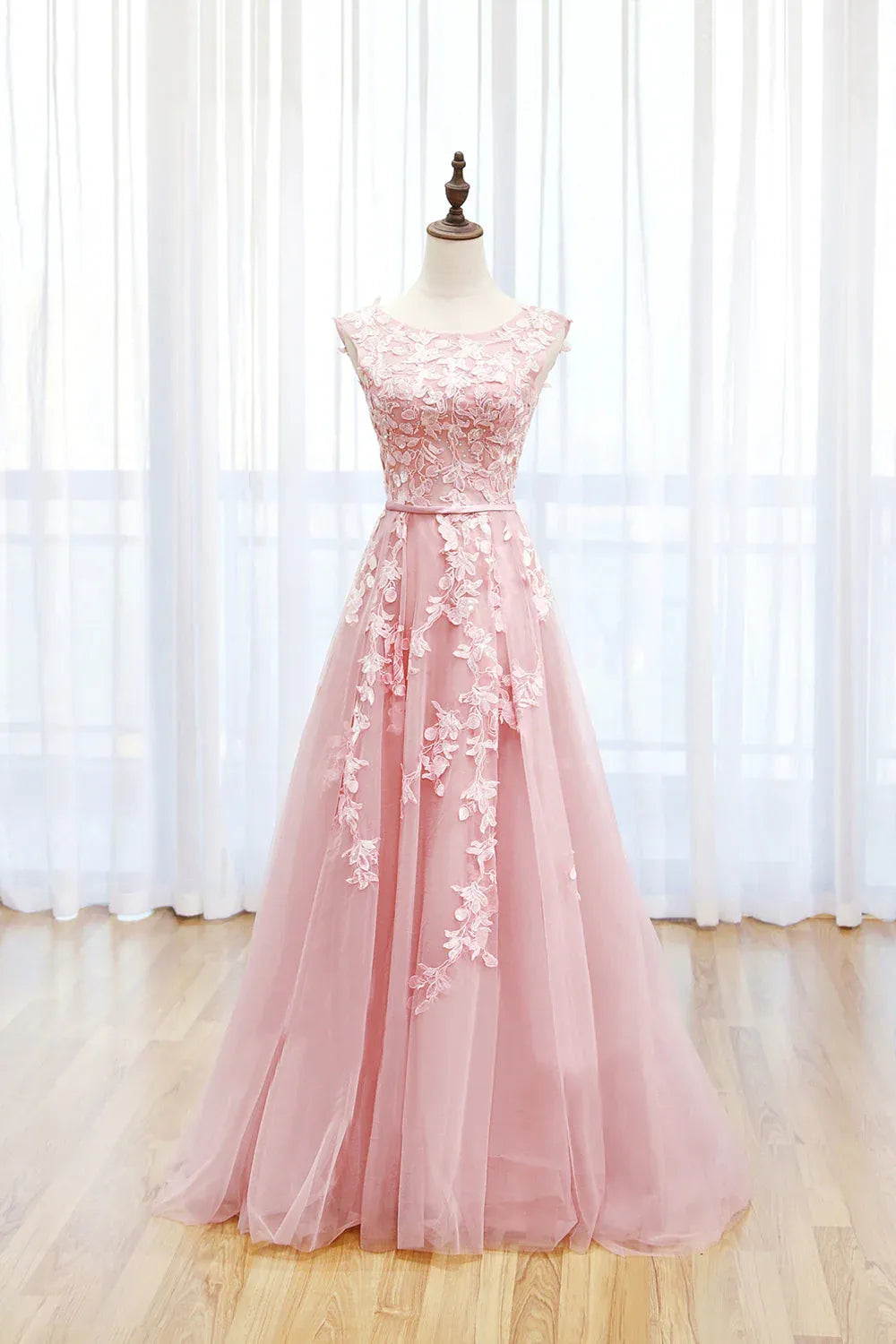 Lovely A-Line Scoop-Neck Sleeveless Open Back Floor-Length Prom Dress