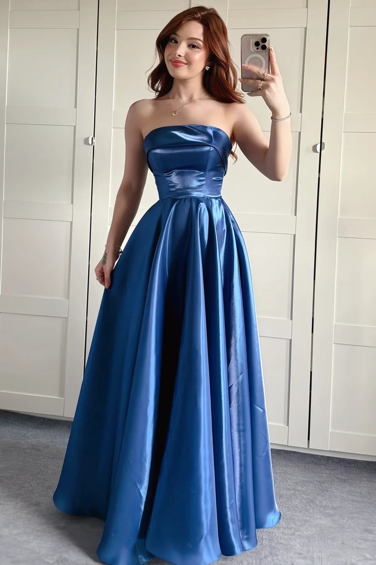 Modern A-Line Strapless Sleeveless Satin Ruched Floor-Length Prom Dress