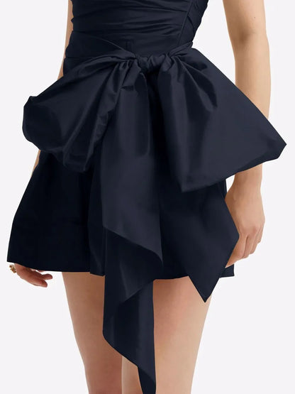 Modern Strapless Ruched Satin Bow Detail Mini Homecoming Dress