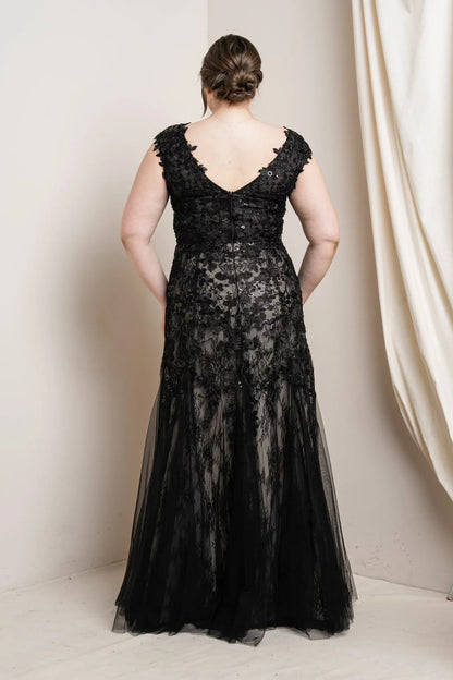 Plus Size Mermaid Scoop-Neck Lace Beaded Black Floor-Length Formal Evening Dress