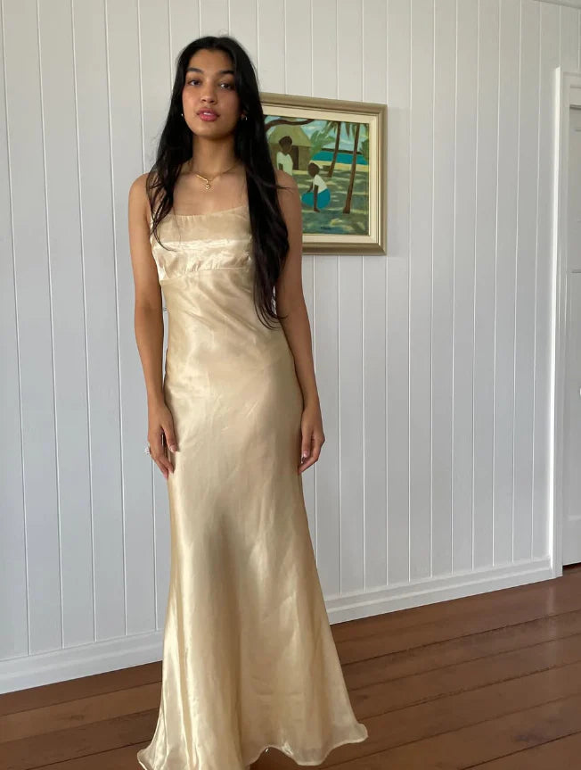 Quyihu Dress Simple Sheath Spaghetti Strap Satin Open Back Evening Dress Sleeveless Party Dress