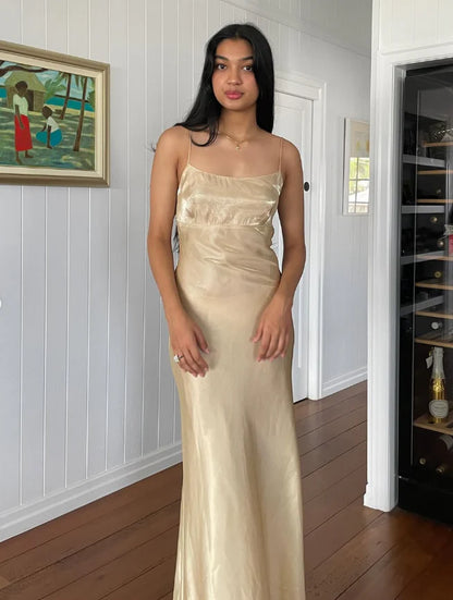 Quyihu Dress Simple Sheath Spaghetti Strap Satin Open Back Evening Dress Sleeveless Party Dress