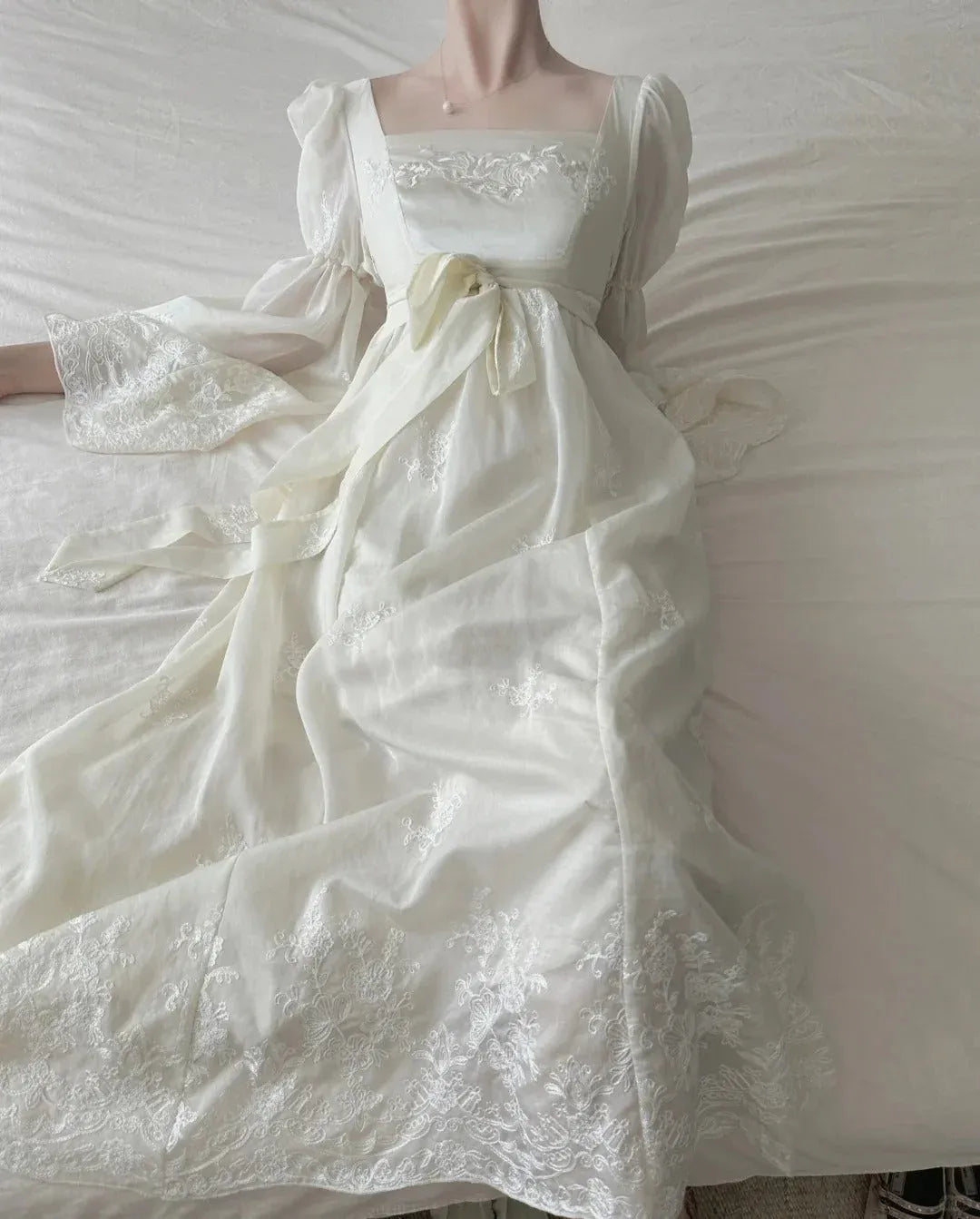 Regency A-Line Square-Neck Puff-Sleeved Lace Ivory Maxi Prom Dress for Women hot sale