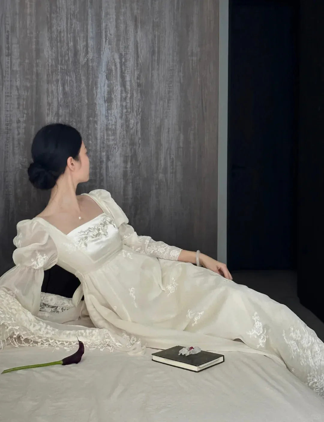 Regency A-Line Square-Neck Puff-Sleeved Lace Ivory Maxi Prom Dress for Women hot sale