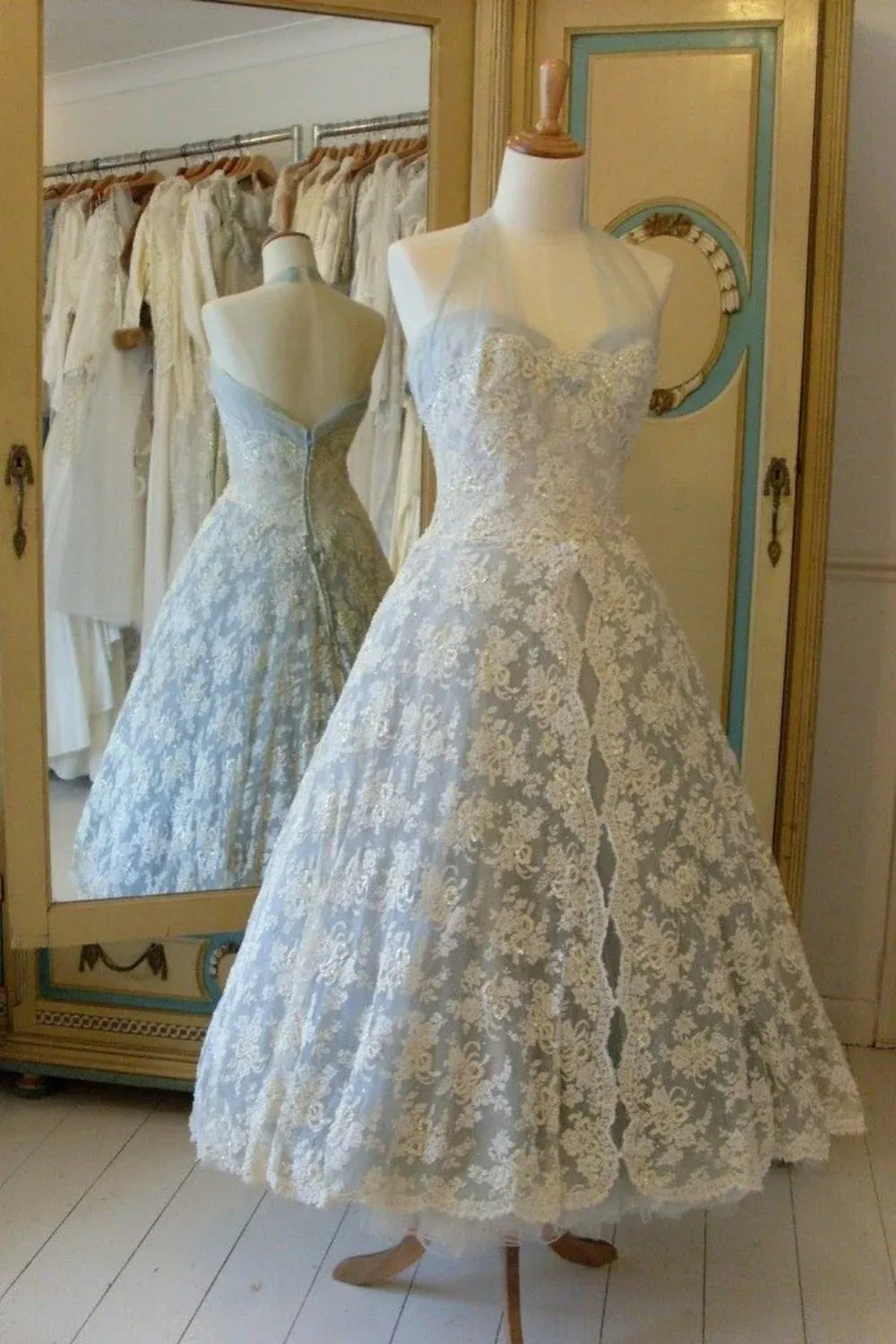 Retro A-Line Halter Neck Sleeveless Lace Backless Tea-Length Prom Dress