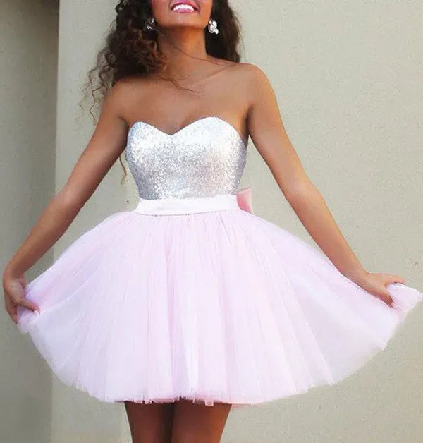 Romantic A-Line Sweetheart Sleeveless Sequins Pleated Short-Mini Homecoming Dress