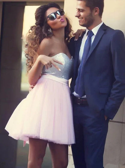 Romantic A-Line Sweetheart Sleeveless Sequins Pleated Short-Mini Homecoming Dress