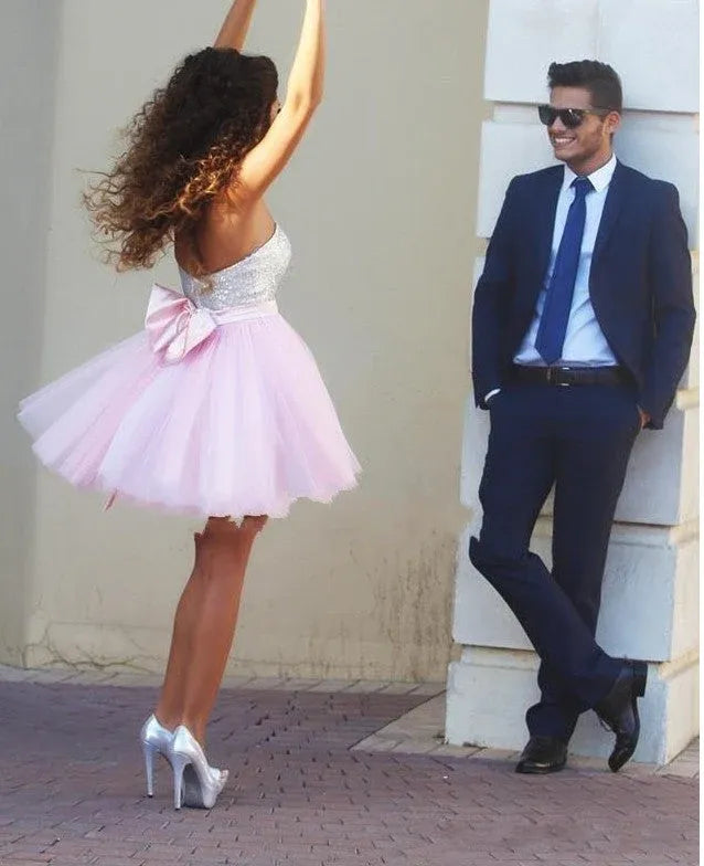 Romantic A-Line Sweetheart Sleeveless Sequins Pleated Short-Mini Homecoming Dress