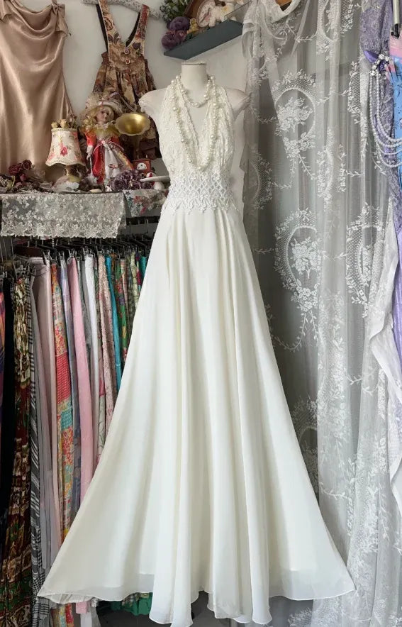 Romantic A-line Halter Neck Sleeveless Beaded White Maxi Prom Dress for Women Custom