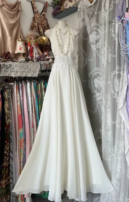 Romantic A-line Halter Neck Sleeveless Beaded White Maxi Prom Dress for Women Custom
