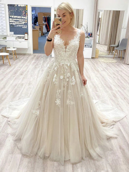 Romantic V-Neck Sleeveless Lace Champagne Floor-Length Prom Dress