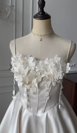 Romantic A-Line Sweetheart Floral Applique Ivory Mini Homecoming Dress