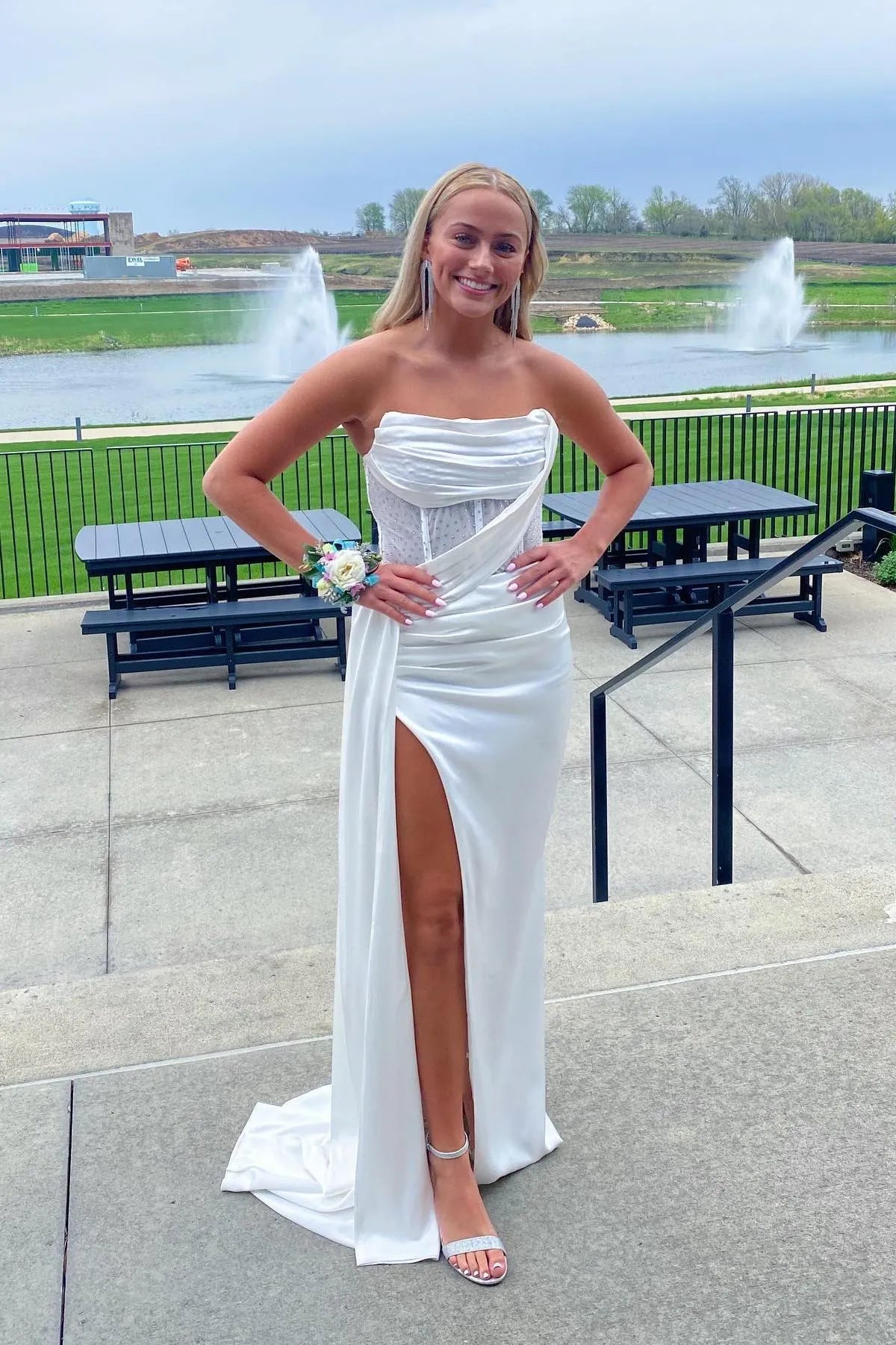 Simple Fitted Strapless Sleeveless Slit Satin Ruched Floor-Length Prom Dress