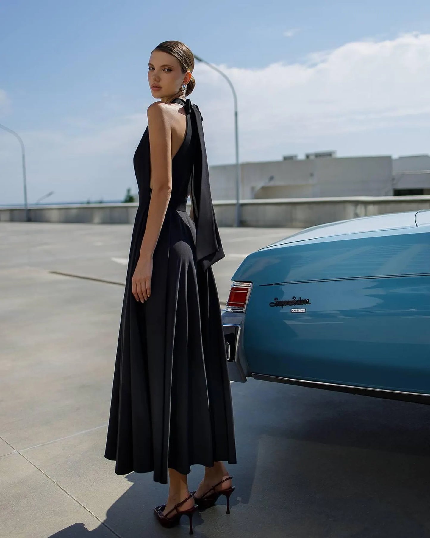 Simple Elegant A-Line Halter Open Back Bow Black Midi Prom Dress For Female Guests