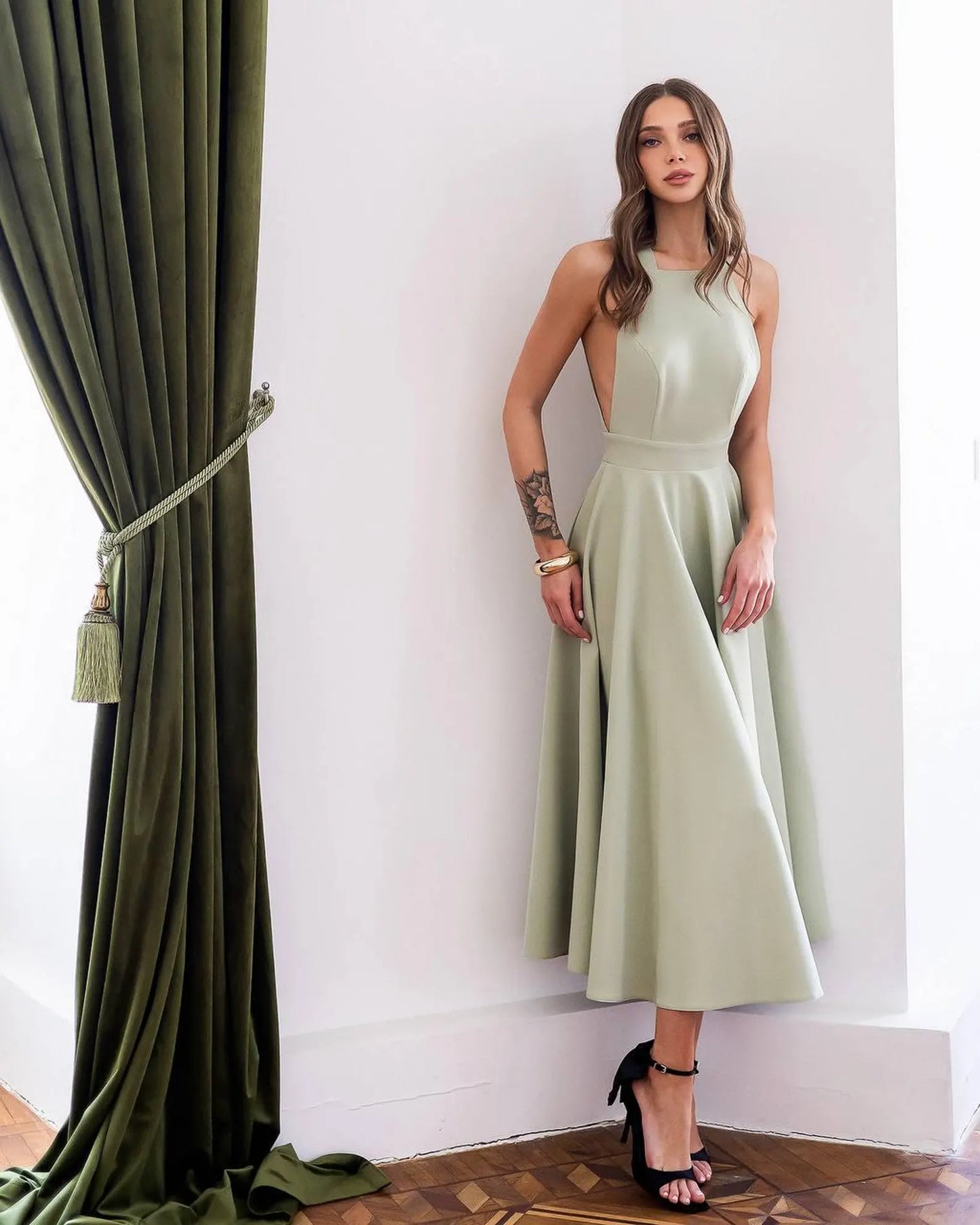 Simple Elegant A-Line Halter Open Back Bow Black Midi Prom Dress For Female Guests