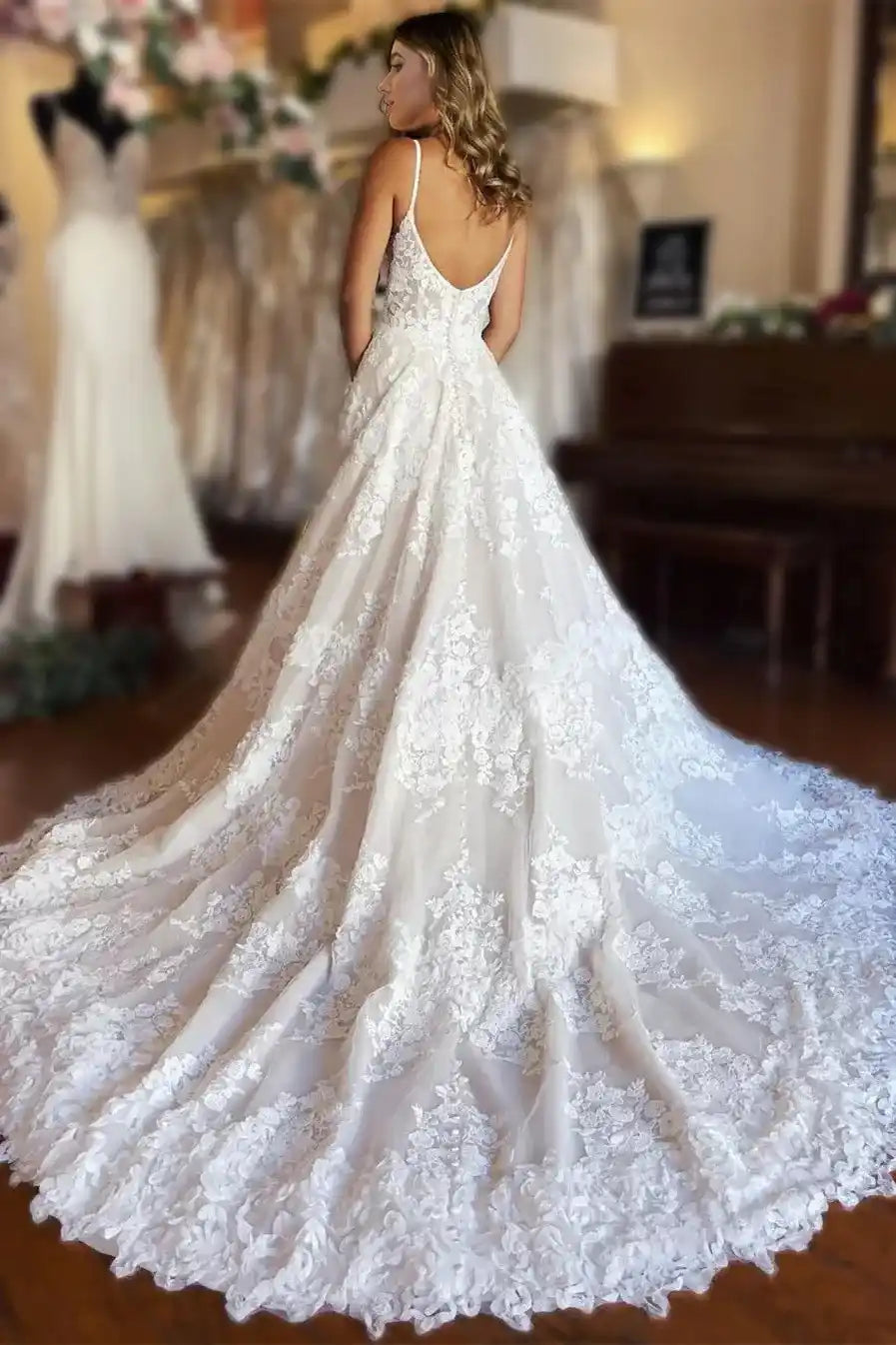 Spaghetti Straps A-Line V-Neck Lace Appliques Wedding Dress