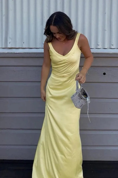Stunning Mermaid/Trumpet V Neck Sleeveless Cross Back Satin Floor-Length Prom Dress