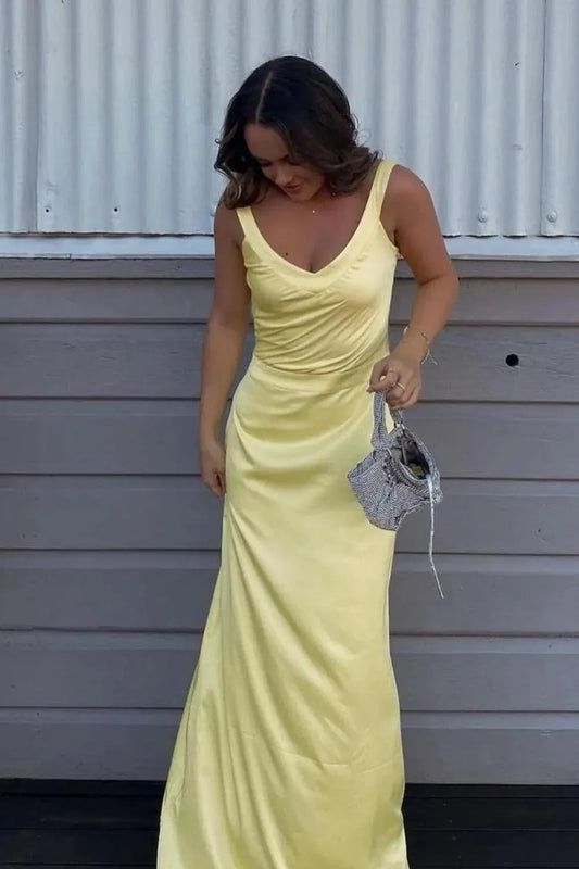 Stunning Mermaid/Trumpet V Neck Sleeveless Cross Back Satin Floor-Length Prom Dress