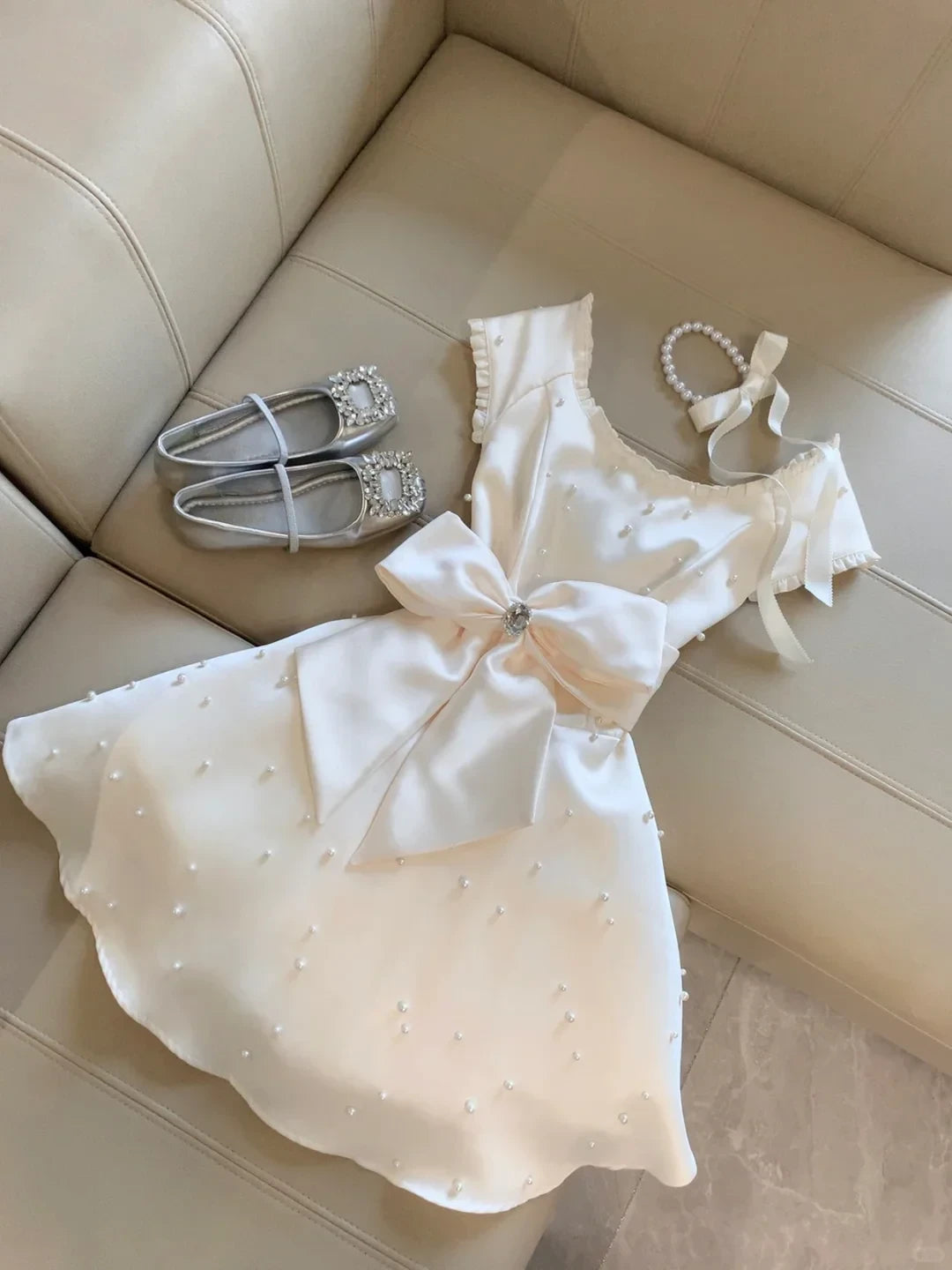 Stunning A-Line Sweetheart Pearl Bow Satin Ivory Mini Homecoming Dress