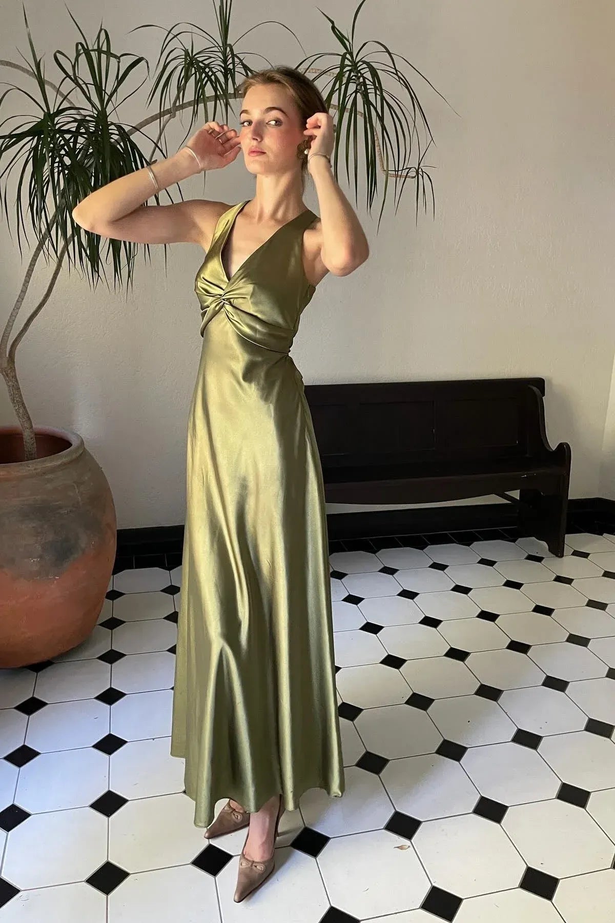 Stylish Fitted Off the Shoulder Sleeveless Satin Sweep/Brush Train Prom Dress