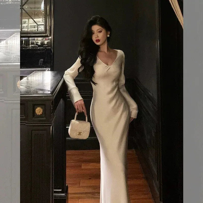 Timeless Elegance Mermaid V-Neck Long-Sleeve Satin Ivory Maxi Prom Dress for Women ready to ship