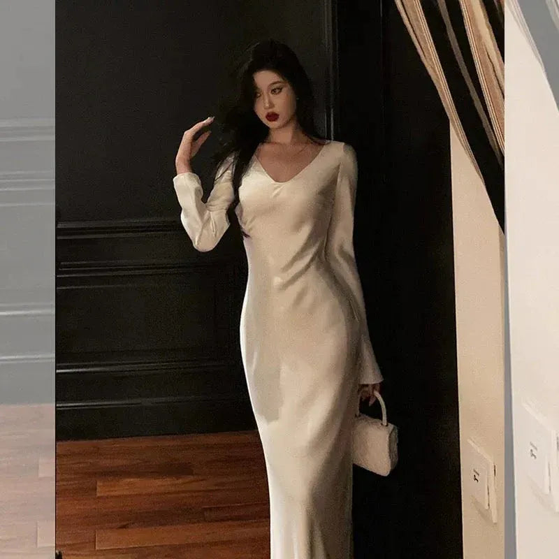 Timeless Elegance Mermaid V-Neck Long-Sleeve Satin Ivory Maxi Prom Dress for Women ready to ship