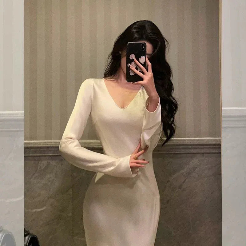 Timeless Elegance Mermaid V-Neck Long-Sleeve Satin Ivory Maxi Prom Dress for Women ready to ship